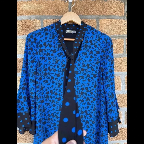 alice + olivia
Wellesly Tie Neck Trumpet Sleeve - Picture 9 of 13